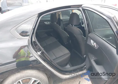 2022 Kia Forte Lxs z USA, uszkodzony, nr VIN 3KPF24AD8NE424781